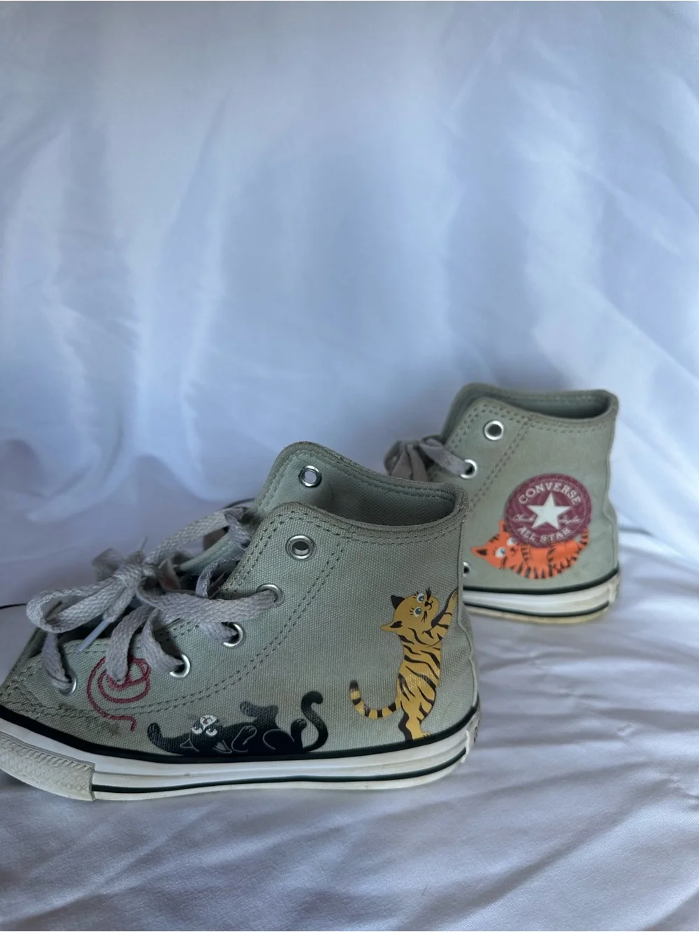 Converse Kids gray High-Top Sneakers with Colorful Cat Motifs